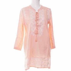  - Oanvänd Odd Molly blus i storlek 0. 100% bomull