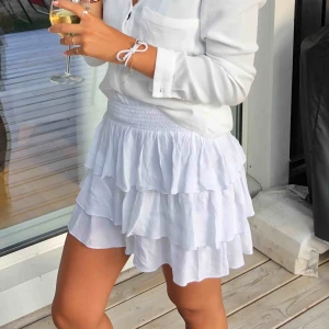  - Just nu: BUD FRÅN 200 KRONOR!  Söt volangkjol från H&M’s barnavdelning. (Frakt tillkommer)