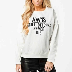 Tröja Estradeur st M - Fanny Lyckman For Estradeur, en vit tröja , nästan ny ! Hämta hos mig  Majorna eller skicka via postnord 