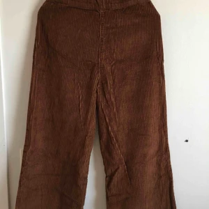 - Manchester byxor från Zara i fint skick. Använd bara en gång. Storlek S/36, 93cm lång från midjan.