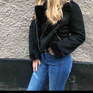  - Superfin jacka från zara, jätte mjuk och skön, storleken kan passa som xs, kunden står för frakten