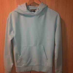  - Super skön blå hoodie i storlek XS