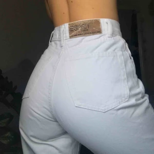  - Skitsnygga momjeans liknade jeans från Esprit, strl 36💓 Avklippta längst ned. Sitter skitsnyggt🥵