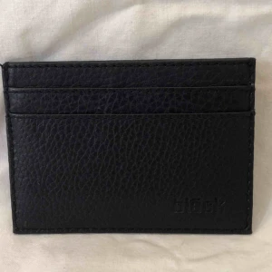  - Korthållare med fem fack från Bläck.