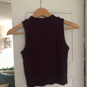  - Fin kortärmad turtleneck i nyskick då den aldrig kommit till användning, köpt på h&m .