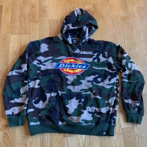  - Köpt på Junkyard nyskick använd fåtal gånger. Storlek Large Fri frakt!