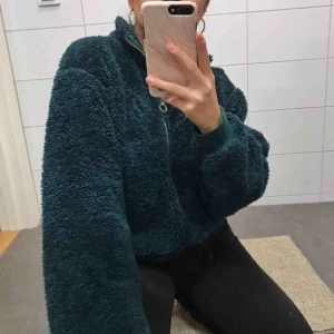  - supermysig tröja som inte kommer till användning, älskar den men har så mycket mysiga tröjor och då har denna bara hängt i garderoben. 