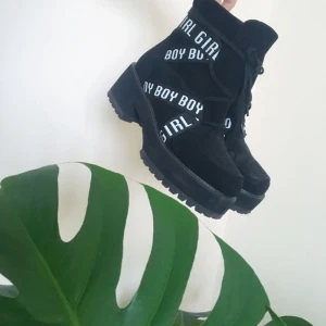  - Köpt från Asos. Storlek 39. Köpare står för frakt