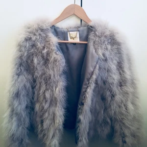  - Fjäderjacka, grå, strl S, nyskick 