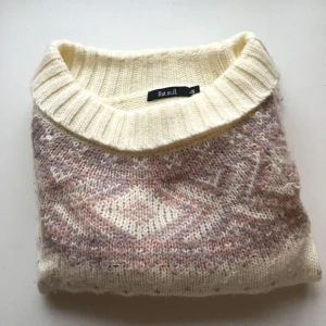  - Mysig, stickad tröja från Rut m.fl. Kan hämtas upp i Norrköping eller Katrineholm, annars står köparen för frakten✨