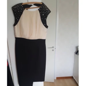  - Size: 42 Colour: Black/Cream Band: little mistress London Worn once!