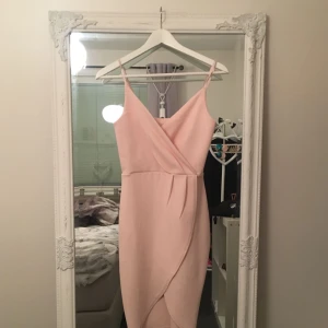  - Jättefin klänning, använd en gång✨🎀, ❗️tar bara swish❗️  35kr frakt✔️  