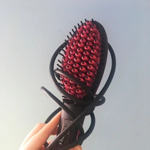  - Värmeborste för att platta håret. Betalning via swish Fraktar! 🎀