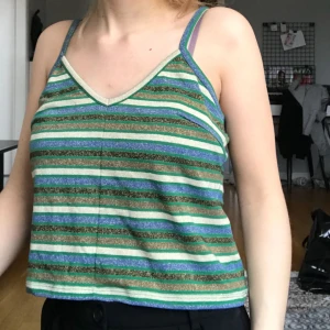  - Glittrigt randigt linne från topshop. Aldrig använd.  Möts upp i Stockholm annars tillkommer frakt! 