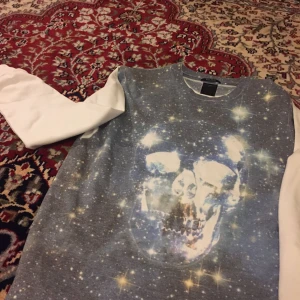  - Köpte den här på plick. Älskar den men har inte använt den tillräckligt mycket så nu får den försvinna ut min garderob. 