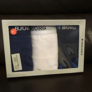  - Säljer 3 pack helt nya Björn Borg herr kalsonger i storlek S. Innehåller 3 par per förpackning 🌟 nypris 399kr, säljs för 200kr/förp eller alla tre för endast 500kr!