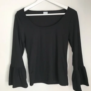  - Tröja, aldrig använd. Frakt tillkommer :)