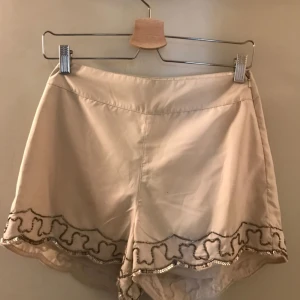  - Helt oanvända shorts från bikbok 