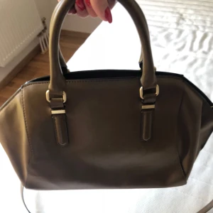  - Väska från Zara Säljer pga av garderobsrensning