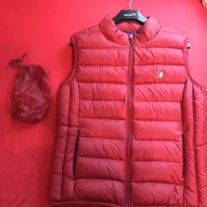  - U.S Polo Assn. Väst. Använd få gånger p.g.a för stor storlek.