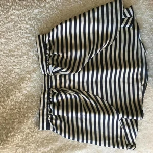  - Fin sailor kiol, använd men i bra skick! Tröjan är också till salu ❣️  Frakt:39kr