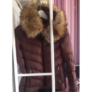  - jacka från belle shoes i storlek S köpt på belle shoes för 999:-