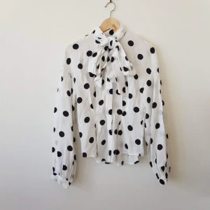  - ❤️Simply stunning blous🌺 ! Never worn because it was worng size 😭