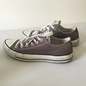  - Converse Gråa strl 39 Endast använda fåtal gånger. Kan mötas upp alternativt frakta/samfraktas. 