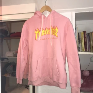  - Thrasher hoodie, använt fåtal gånger!! 200kr ink frakt