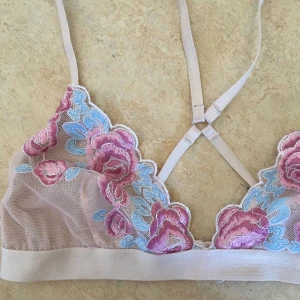  - Spets bh från primark använd en gång, köpt i London och är väldigt bekväm 