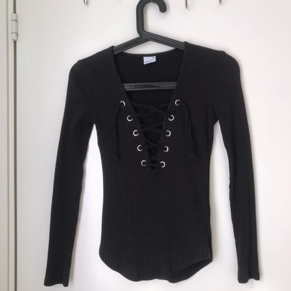 Fin svart tröja från Gina, köpt för 249 kr. . Tröjor & Koftor.