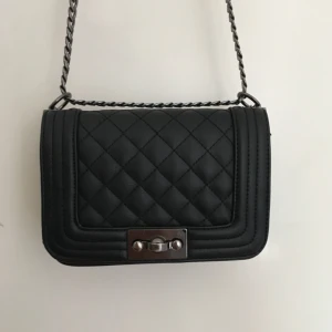  - Axelremsväska från ???? Köparen står för frakt!💓