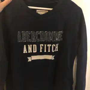 Fin tröja från Abercrombie&Fitch. Knappt använd. Storlek:M. Köparen står för frakten. Fraktar endast