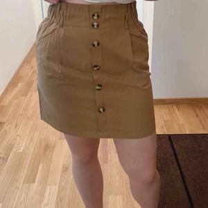  - Oanvänd kjol som är perfekt för sommaren! 