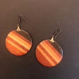 Trä örhängen - Coola vintage träörhängen ! Frakt 11 kr