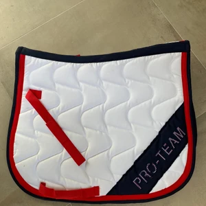 Shabrak - Vitt, rött och marinblått shabrak                                                