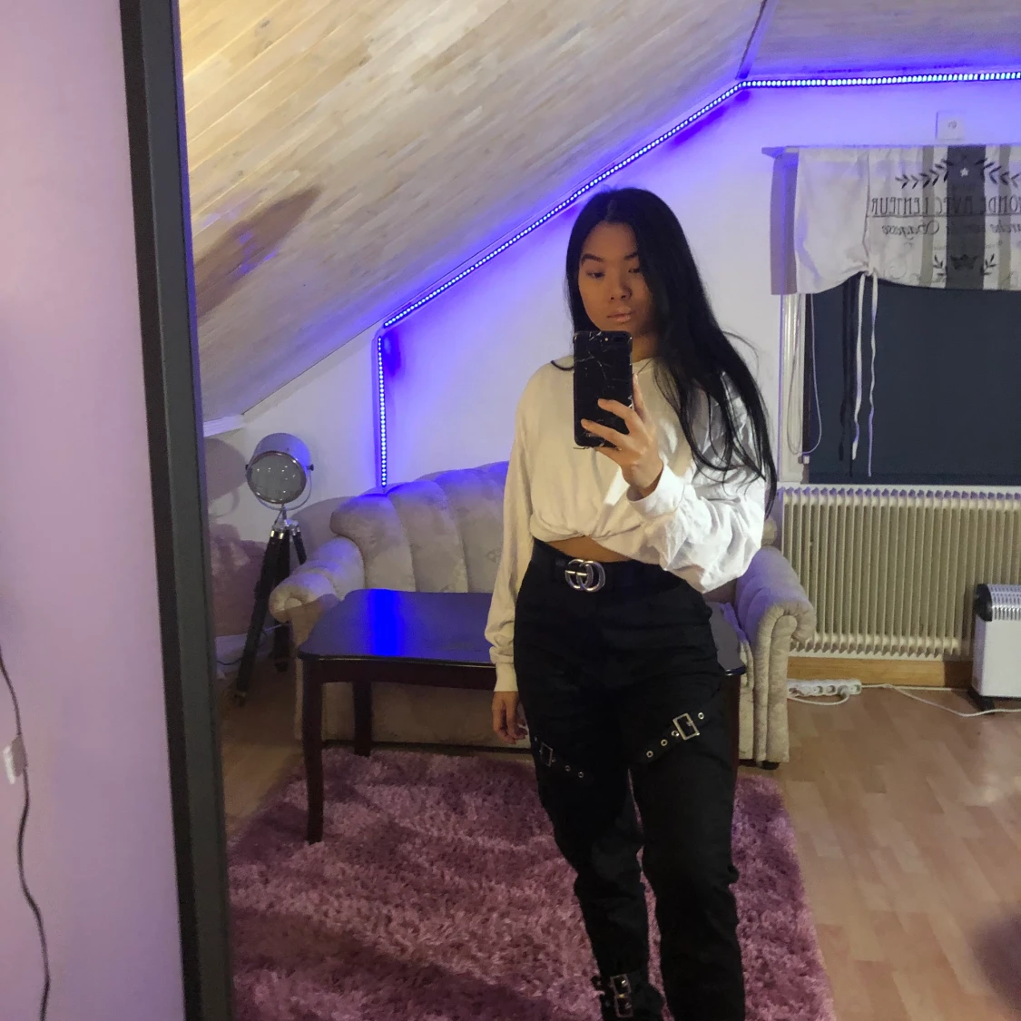 Svarta cargobyxor med silvriga detaljer - 90