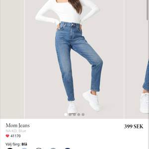 Säljer dessa skitsnygga jeans från nakd! Jag säljer dessa pga att som var för små tyvärr:( original priset är 399 och då dom aldrig är andvändning säljer jag dessa för 150+frakt då jag är i behov utav pengar! Skriv för intresse! :)