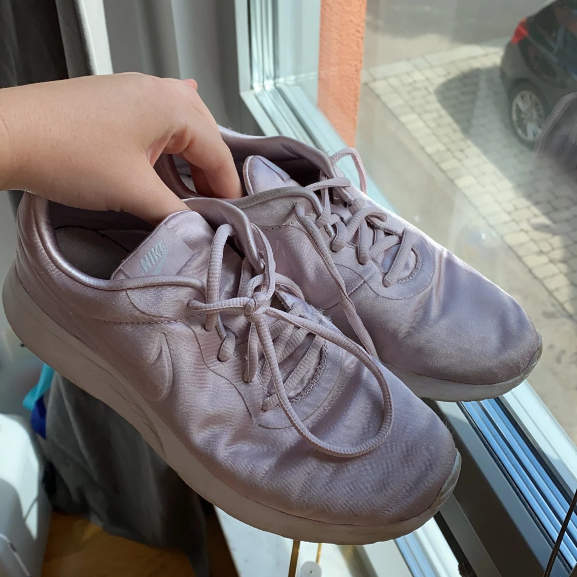 Nike skor i rosa silke, strl 38.5
