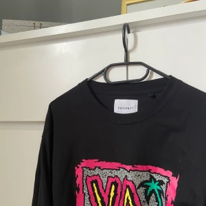 Vailent long sleeve  - Säljer nu min snygga vailent long sleeve då den inte kommer till någon användning. Nypris 299, säljes för 50 +frakten som kostar 49