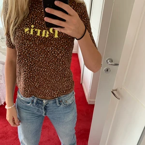 Snygg t-shirt - Snygg T-shirt från & Other stories i storlek xs/s😃