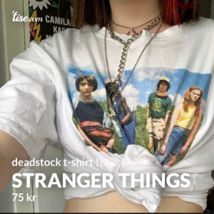 deadstock stranger things t-shirt:)) - cool slutsåld stranger things t-shirt.                                        storlek: M(man) men sitter bra oversized på mig som är XS/S (dam)