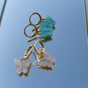 Örhängen och halsband  - Gulliga guld pläterade örhängen 