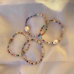 Handgjorda smycken  - Säljer jättefina handgjorda smycken. Kontakta mig för egen beställning🌼