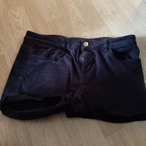Jeans shorts - Köpt från HM fint skick 
