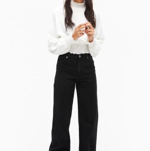 Wide jeans  - Svarta jeans från monki i storlek 25/xs. Bra skick 🖤