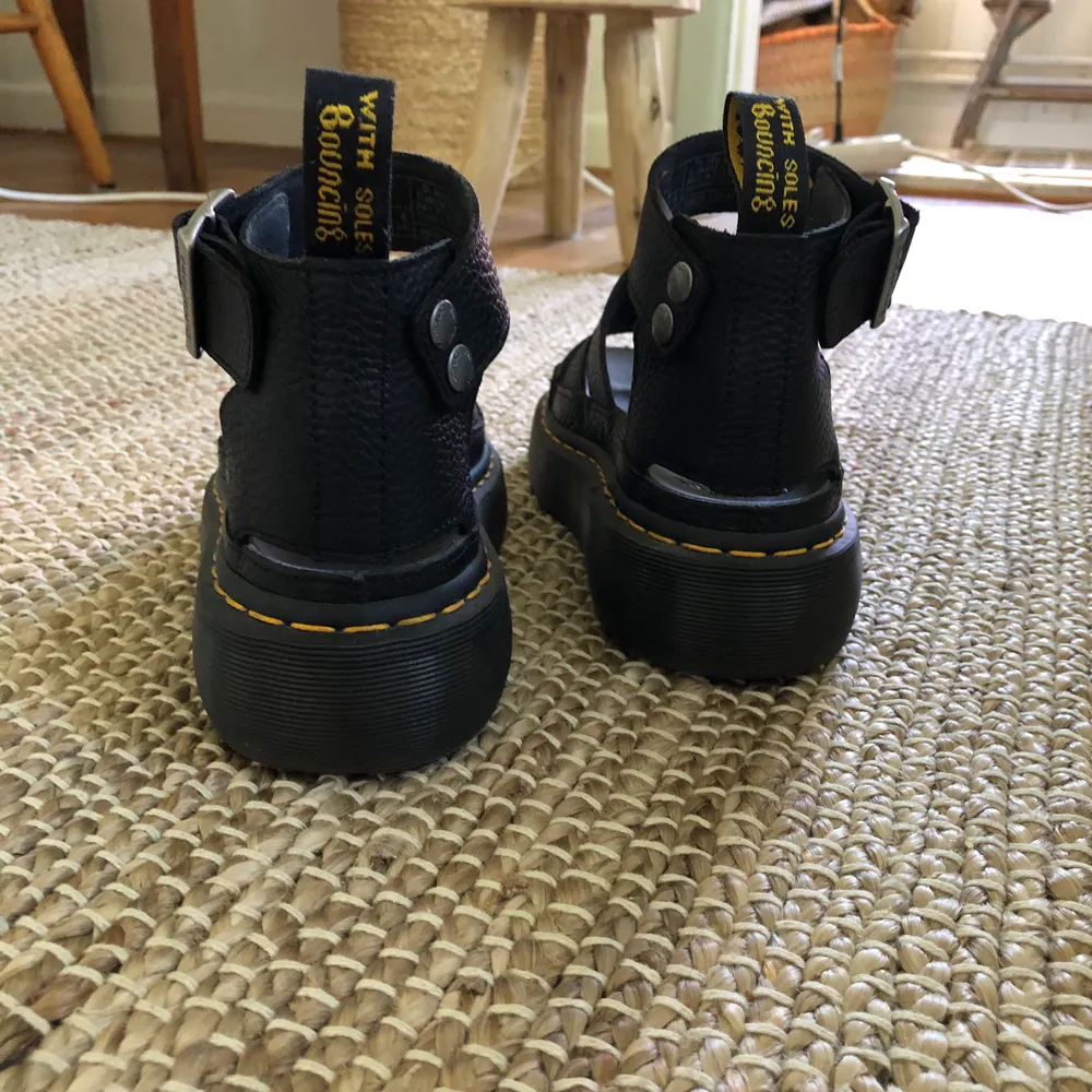 Finaste sandalerna i sommar!!! I nyskick då jag använt dom ett par gånger bara. I storlek 37, normala i storleken 😊 Kostade cirka 1800, säljer dom för 900 eller högst budande. Köparen står för frakt! . Skor.