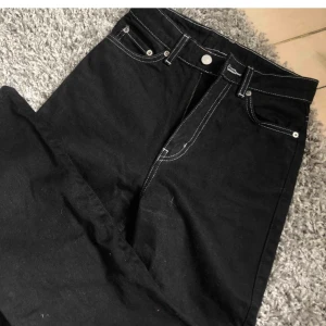 Weekday jeans - Säljer dessa jeans eftersom dom inte passar