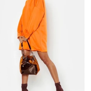 Oversize tröja - Orange, endast använd någon gång. Strlk 38.