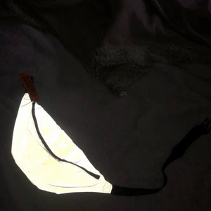 Reflex midjeväska - Reflex midje väska, helt oanvänd, fint skick, startbud 50 kr, buda i kommentarerna eller skriv i dm, möts i stlhm, betala via swish❤️